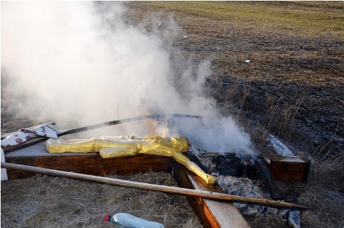 На Миколаївщині вандалами зруйновано поклонні хрести.(ФОТО) На Миколаївщині вандалами зруйновано поклонні хрести.(ФОТО)
